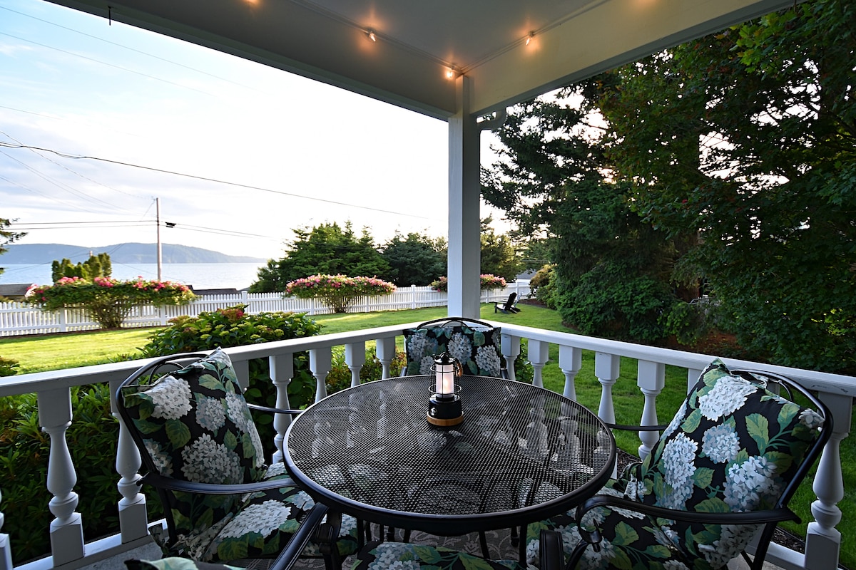 May Special! Hot Tub. Gas Grill. Water Views.