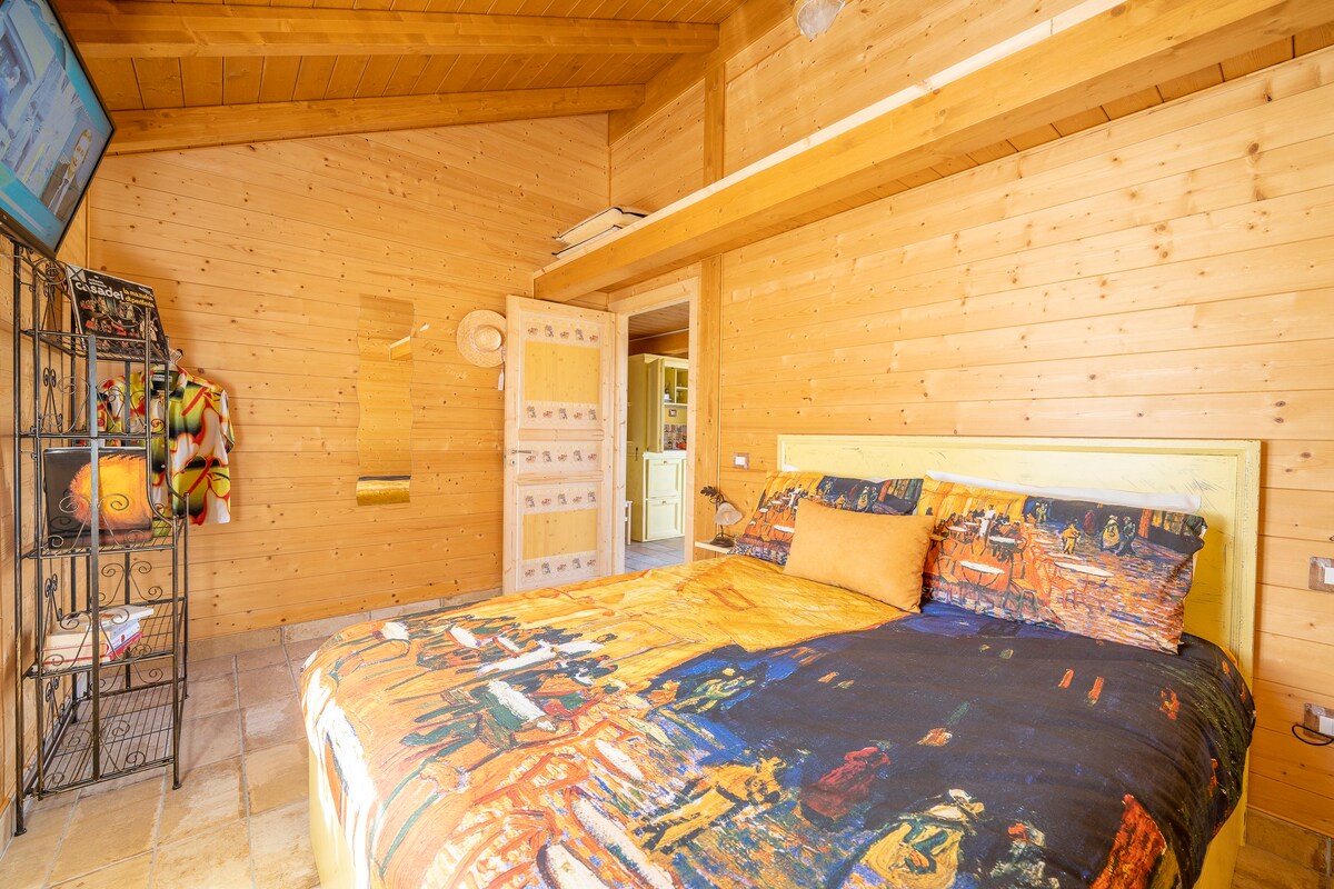 Casetta in legno: 1 camera, giardino e portico