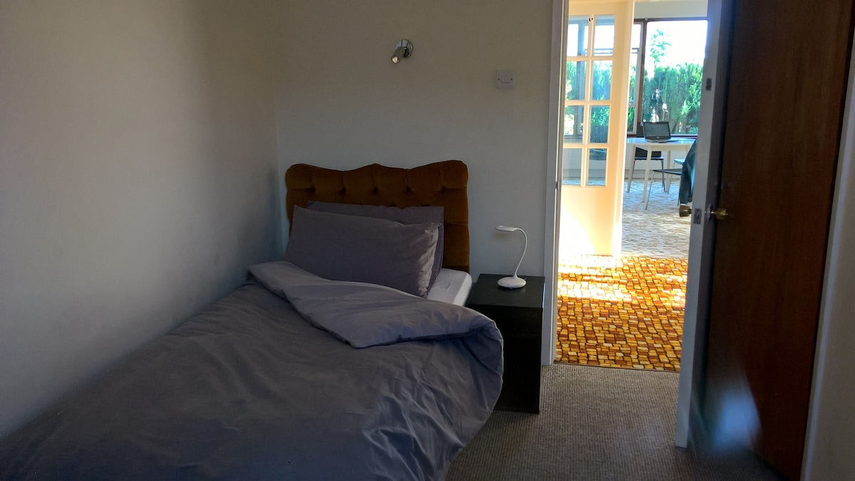 Limerick, Castletroy,  Lovely  Single Room / WiFi