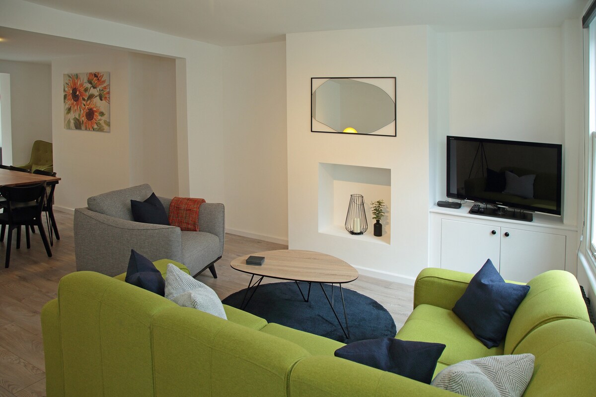 Modern Luxury 4 Bed House in Heart of Macclesfield