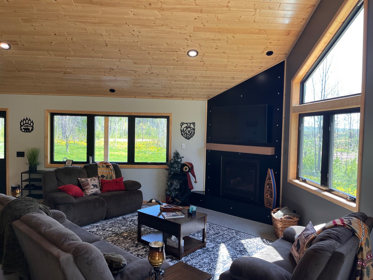 Private Modern Home-Bear Paw Lodge