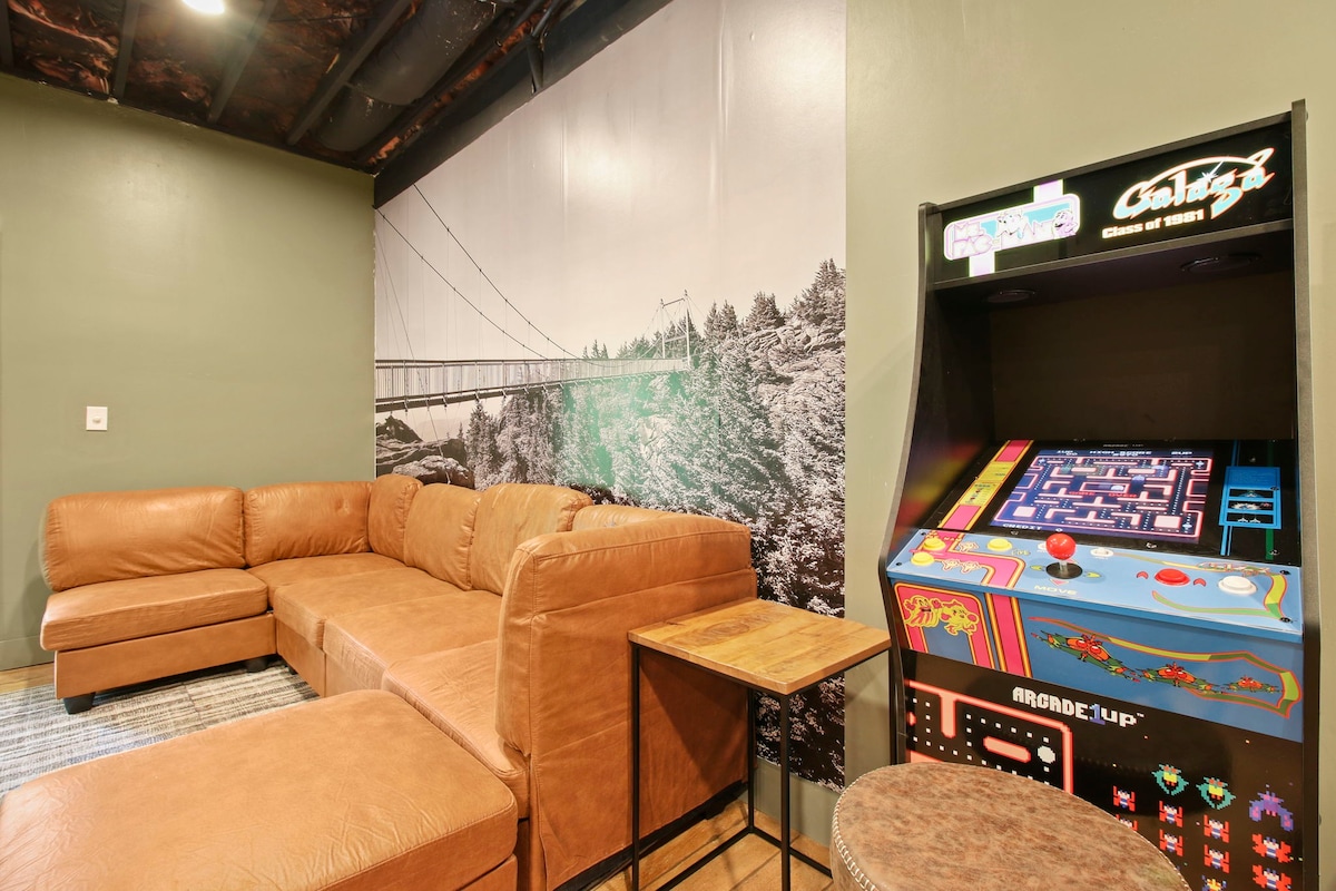 2bd cabin w/ loft by Grandfather Mtn | Gameroom