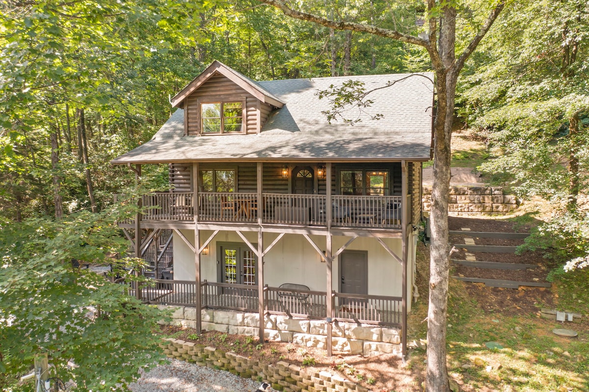 2bd cabin w/ loft by Grandfather Mtn | Gameroom