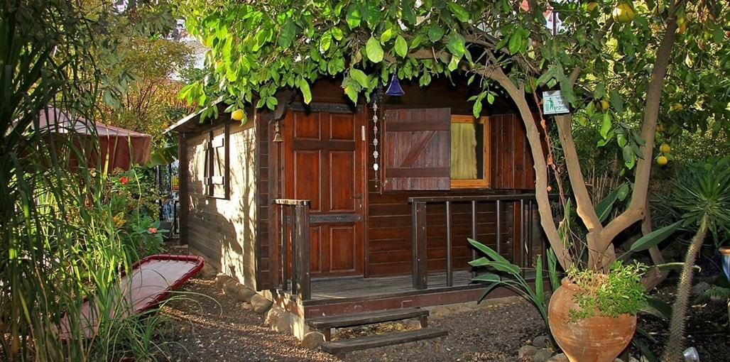 Dvir Holiday -舒适的双人小木屋，靠近避难所，带按摩浴缸