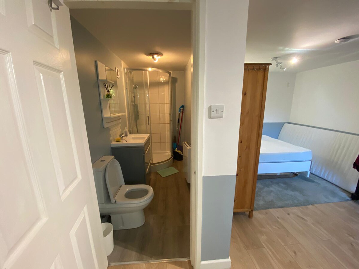 Detached En-suite in whitefield Manchester