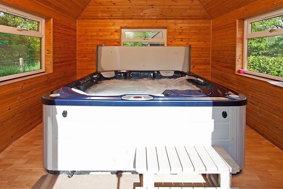 Lodge 2 - 3 bedroom lodge with private hot tub