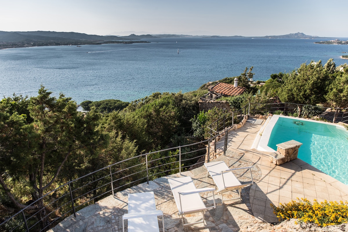 Villa Luxury Vista Mare Piscina tra le Rocce