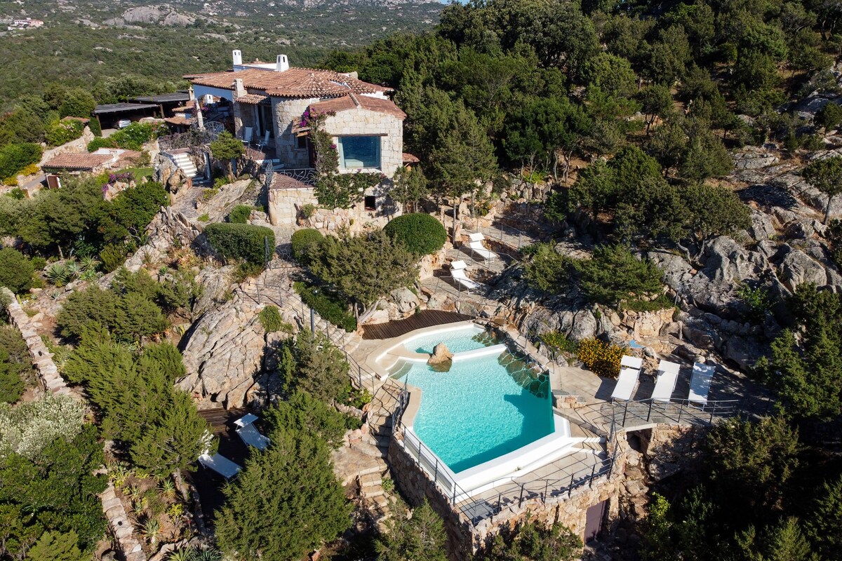 Villa Luxury Vista Mare Piscina tra le Rocce