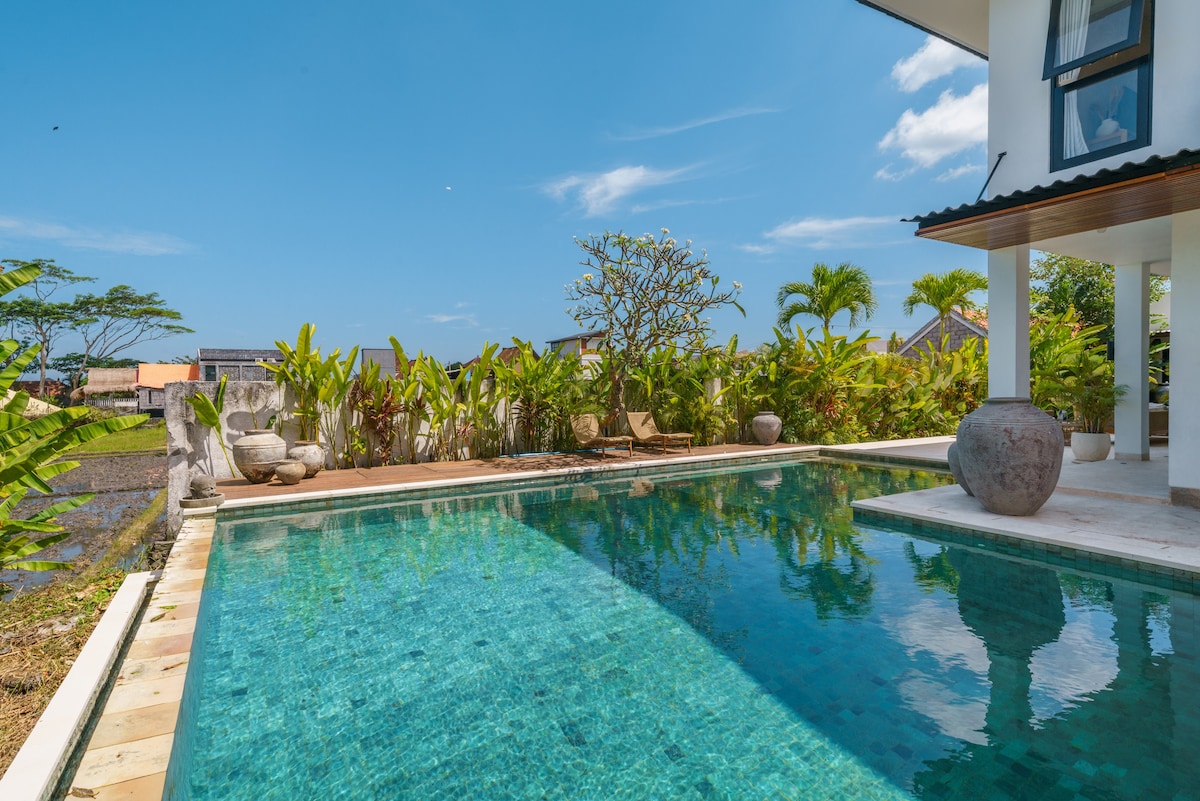 Exquisite Beachside: Sultana 4BR in Canggu