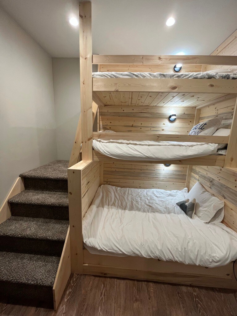 Bonus Bunk Room! Hot Tub/Walk2 Restaurants/Brewery