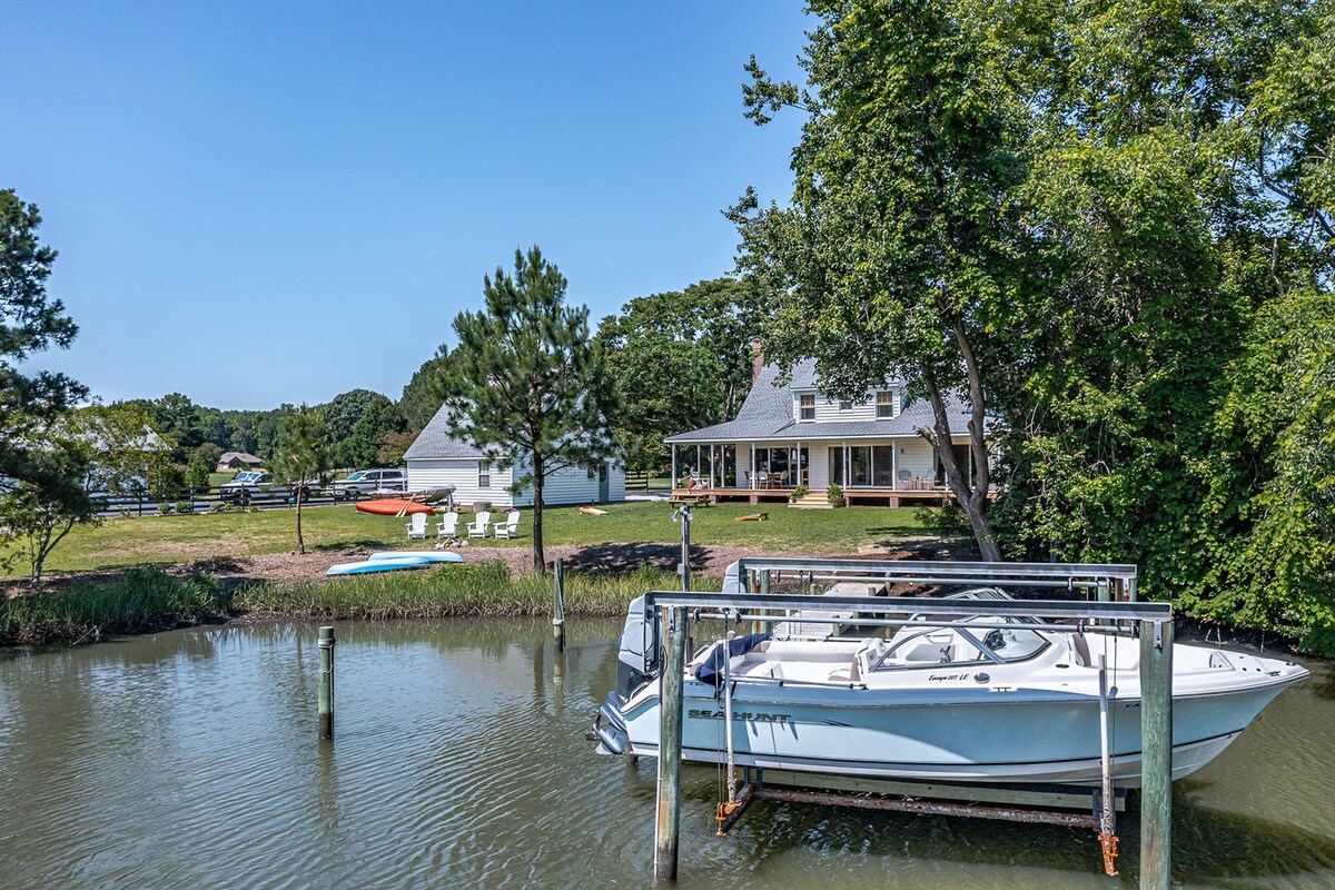 Waterfront- close to Main St!