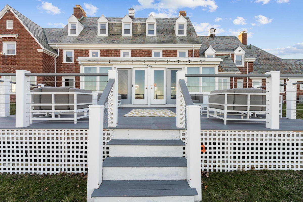 Sprawling Beachfront Estate