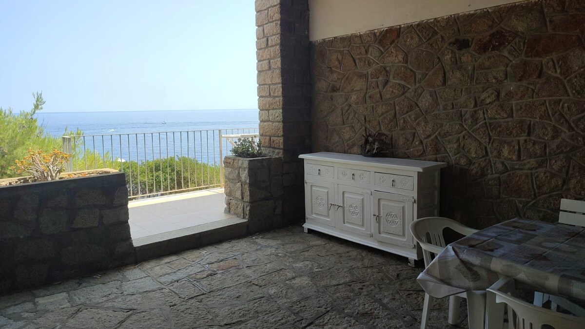Apartment with sea view terrace in Giglio