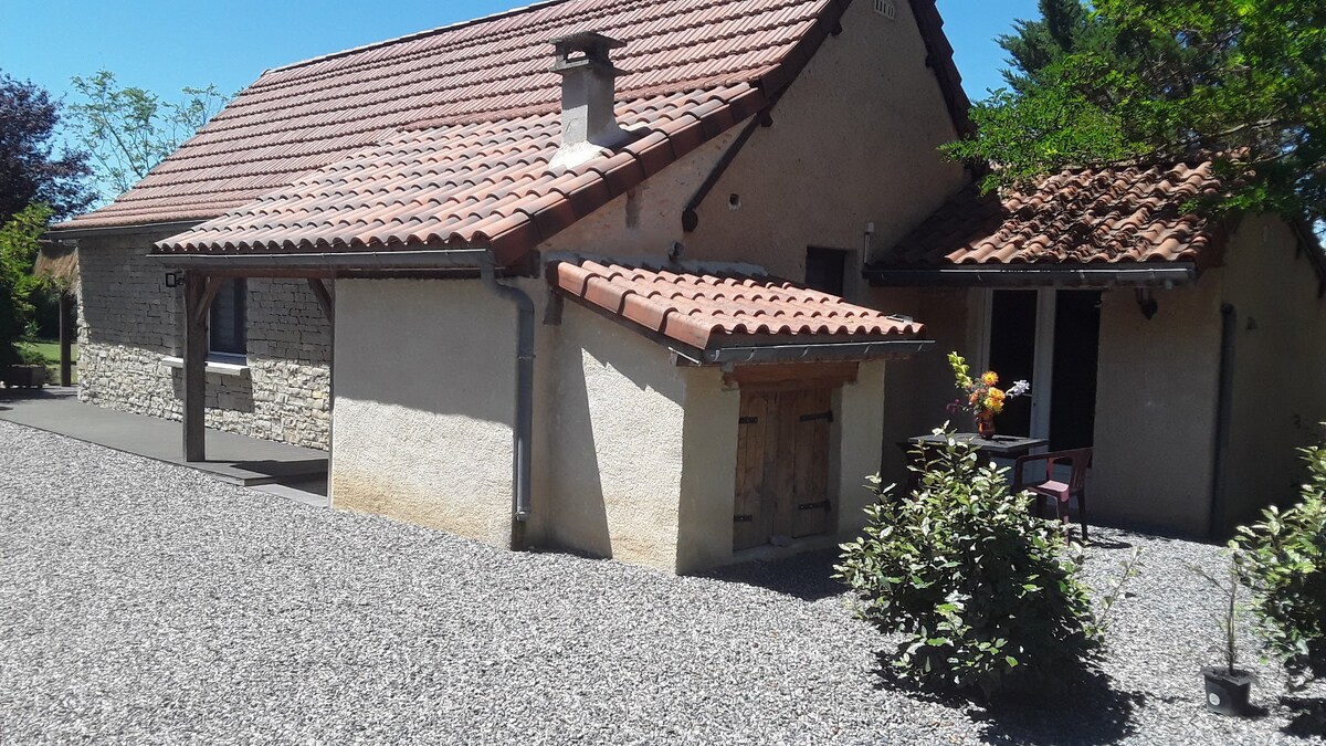 Gite Pech d escars Ancienne maison avec piscine