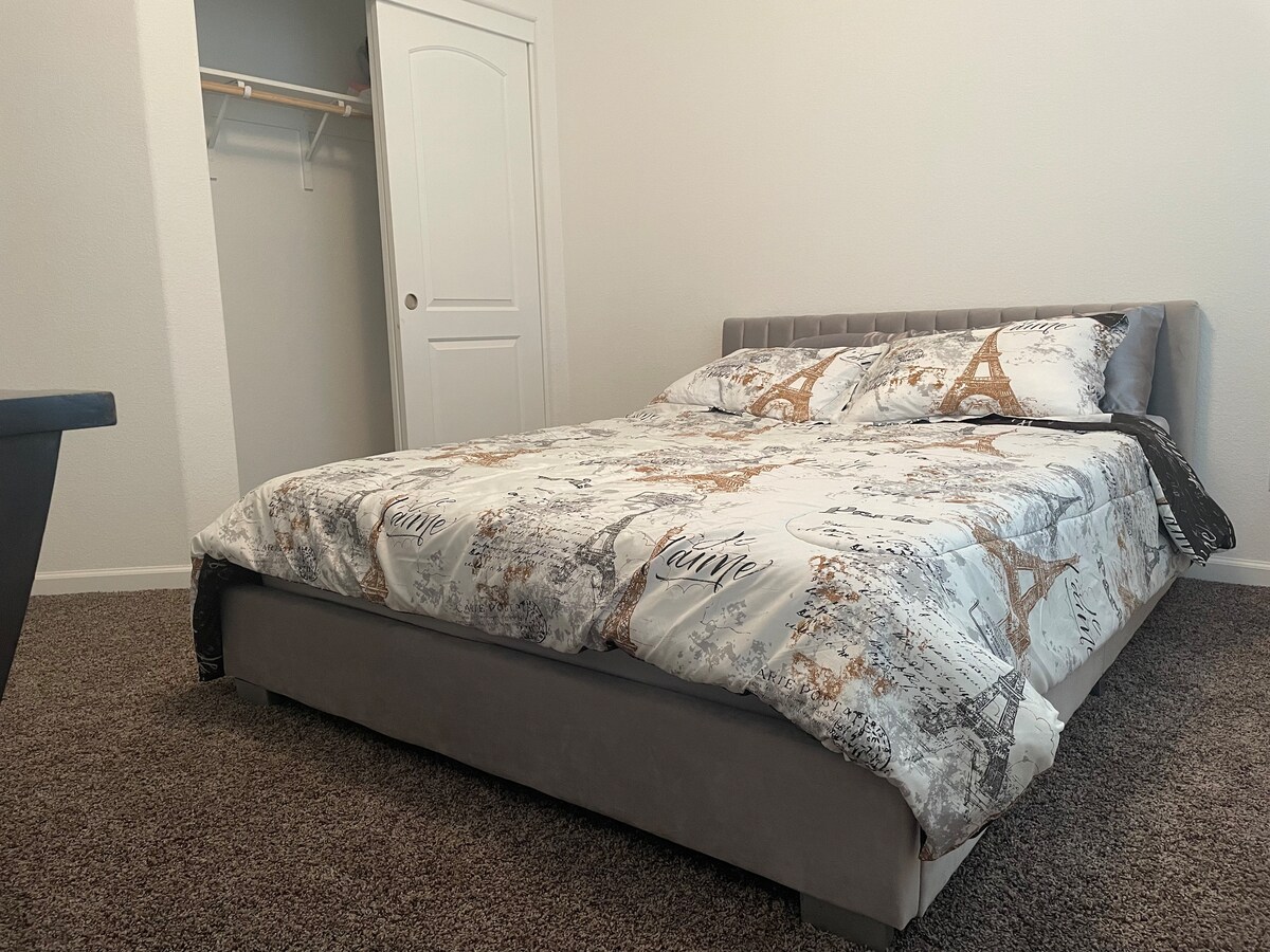 1 Queen size bed with own bathroom