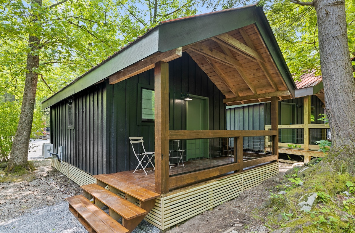 Roamstead's Pine Cabin