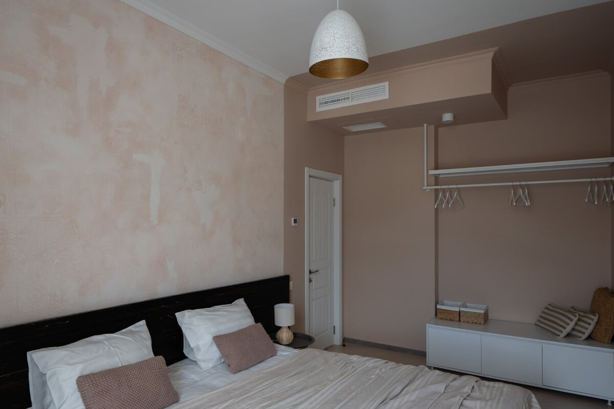迷人的1卧室设计独特，由RIS设计独特