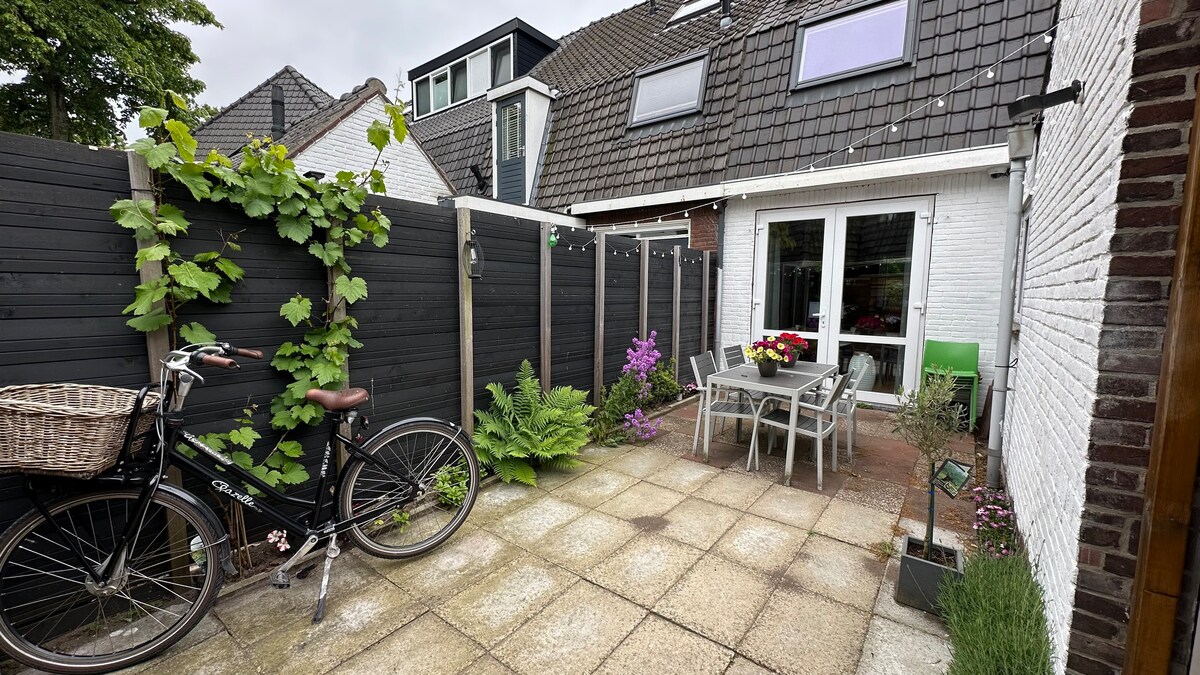 Hele woning in het Oude Dorp, dichtbij Amsterdam.