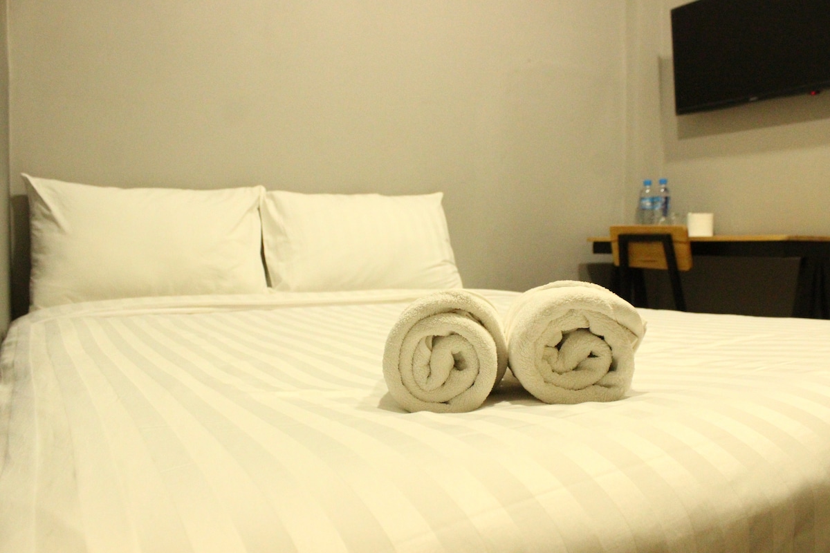 Budget room Night Bazaaz Central Chiangmai