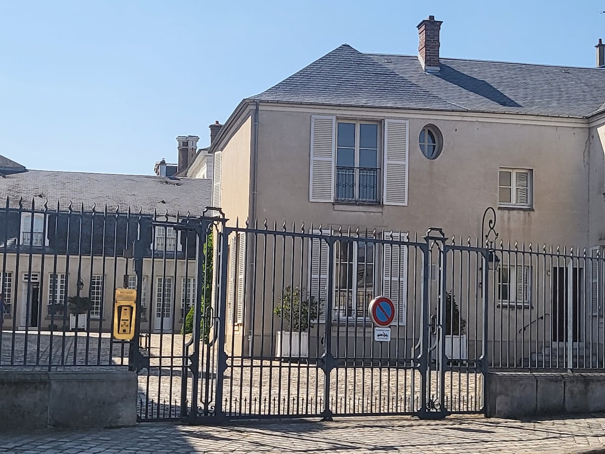 Apartment opposite to the Fontainebleau Castle