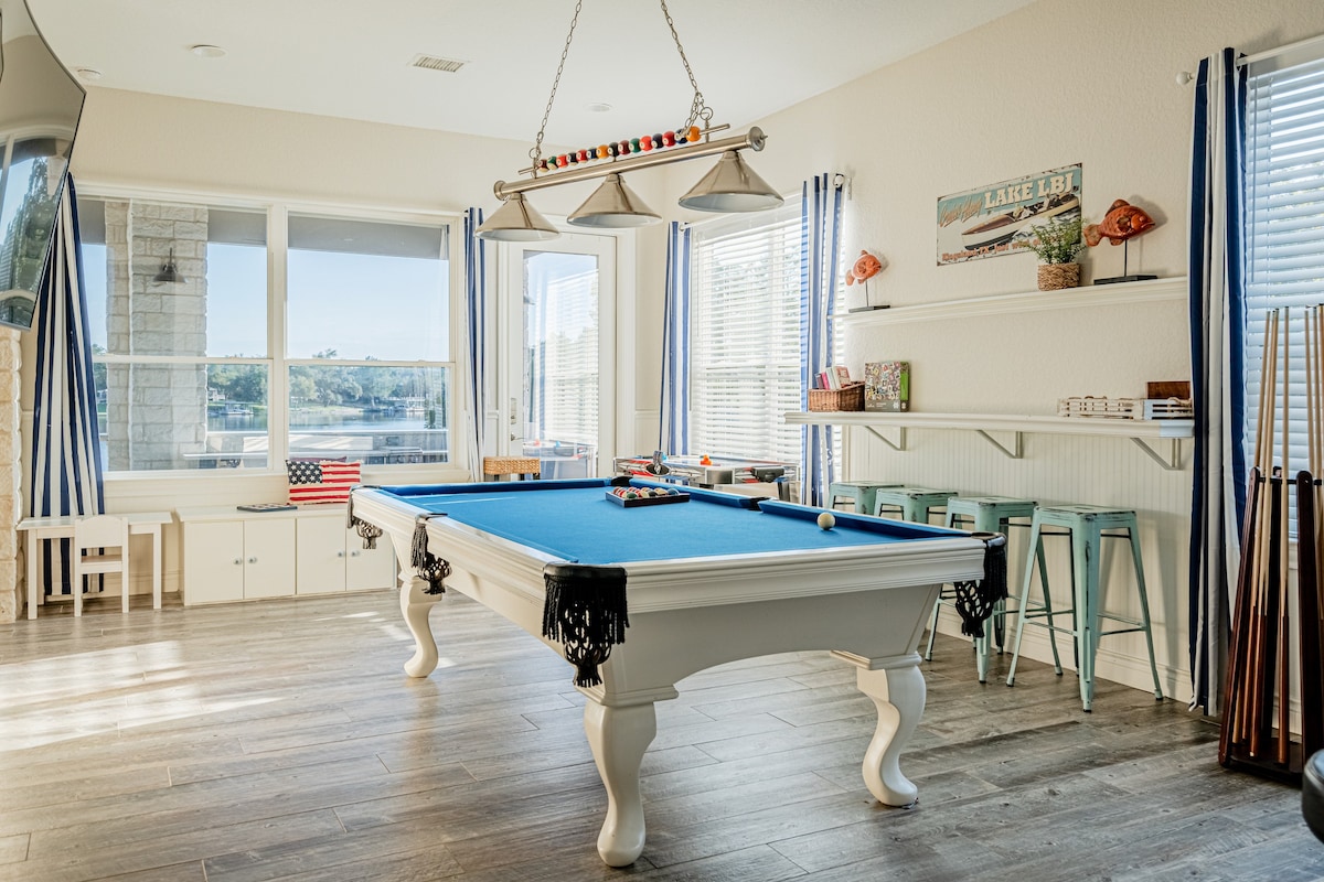 New Big Blue in LBJ Waterfront with a Private Pool