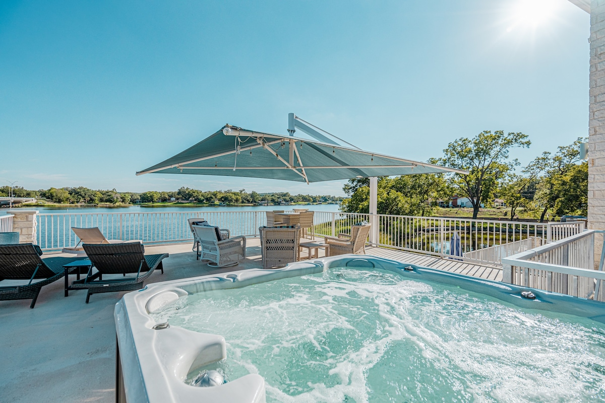 New Big Blue in LBJ Waterfront with a Private Pool
