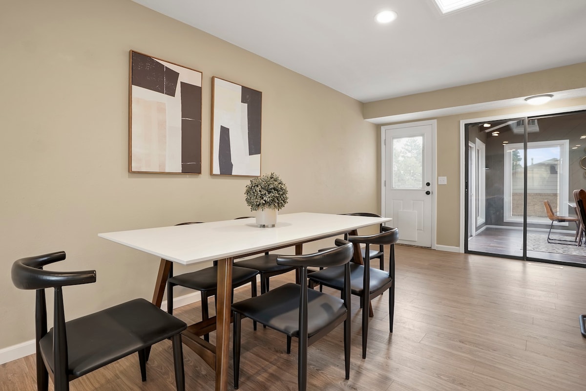 DenverStays | Bright 4BD Suburban Nest w/Garage!