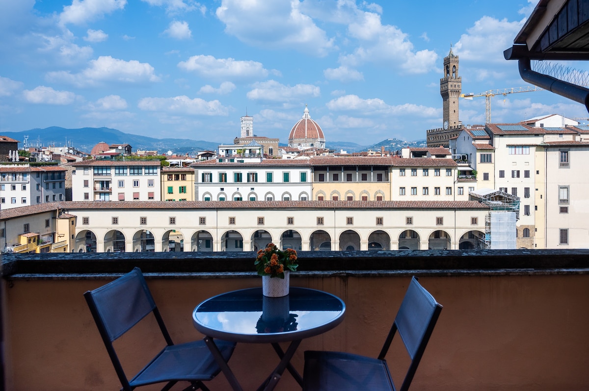 Panoramic Apartment Ponte Vecchio