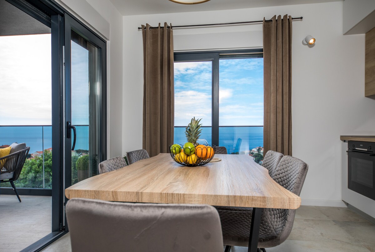 Memorable and chic 3BR seaview gem