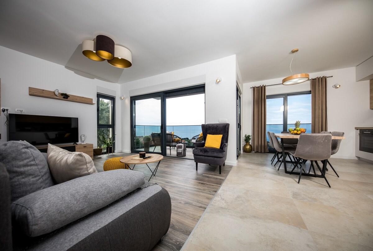 Memorable and chic 3BR seaview gem