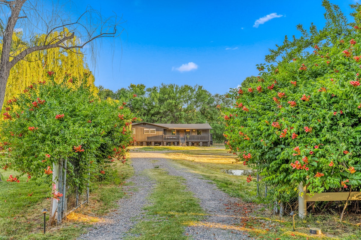 The Creek House • Pool & Spa + Oak Creek Access