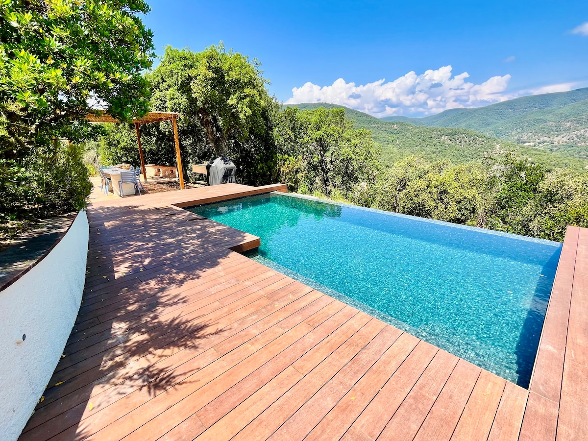 Peaceful villa & infinity pool
