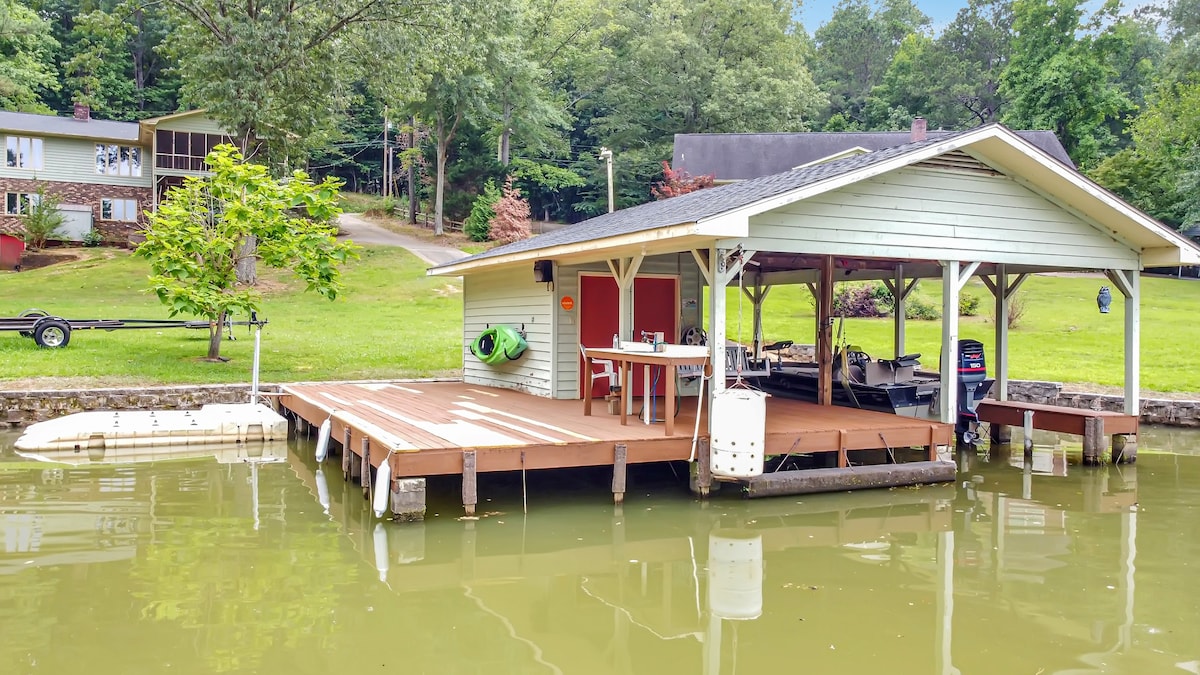 Lake Getaway Minutes from Town!