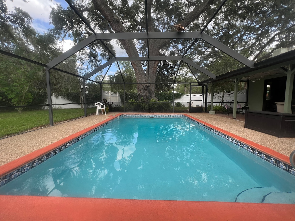 Poolside Family Retreat