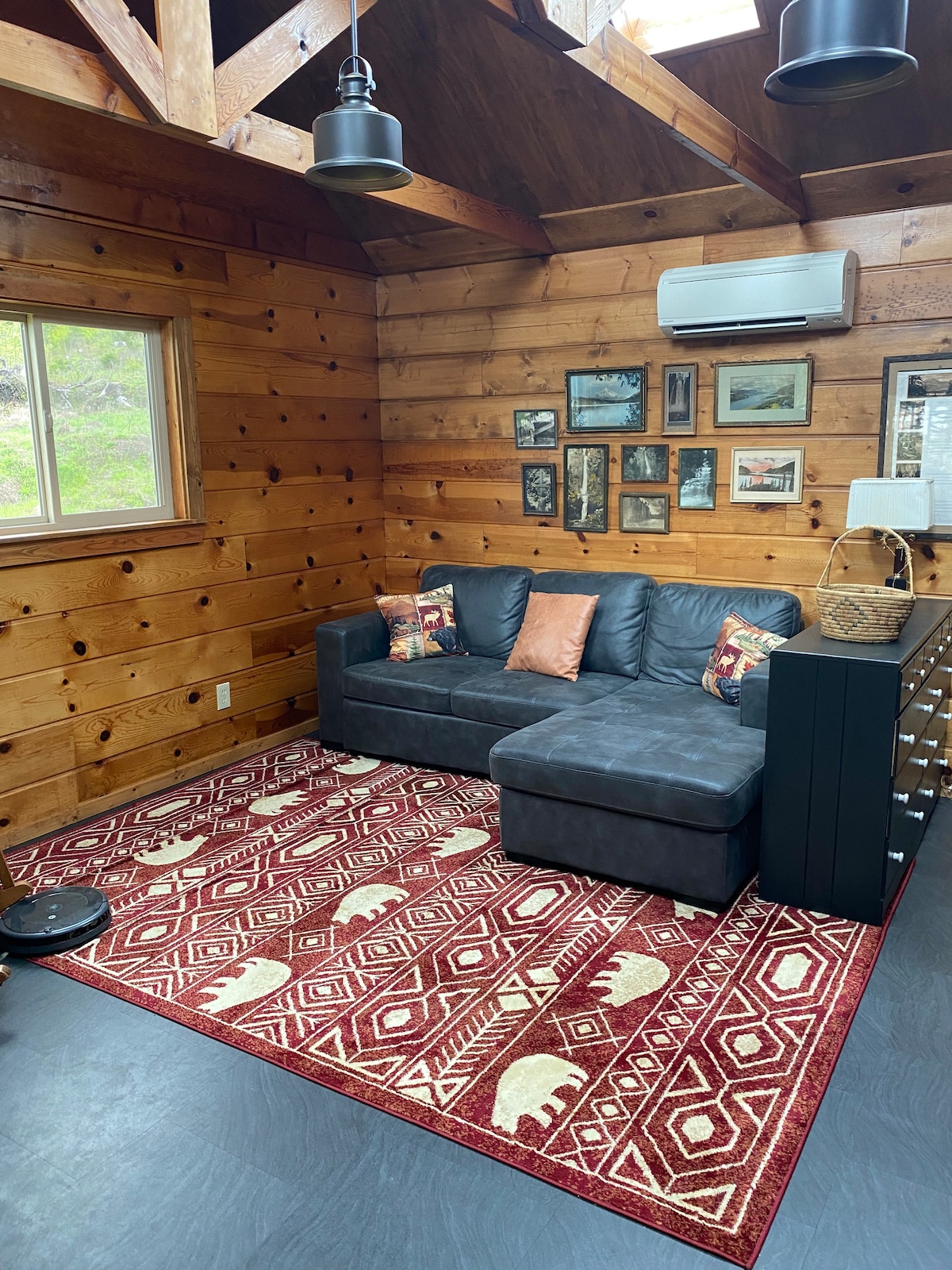 Cozy Scenic Area Cabin