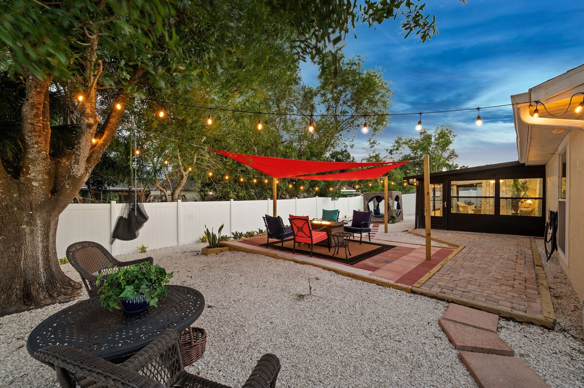 Vibrant/modern home/back yard oasis, near beaches