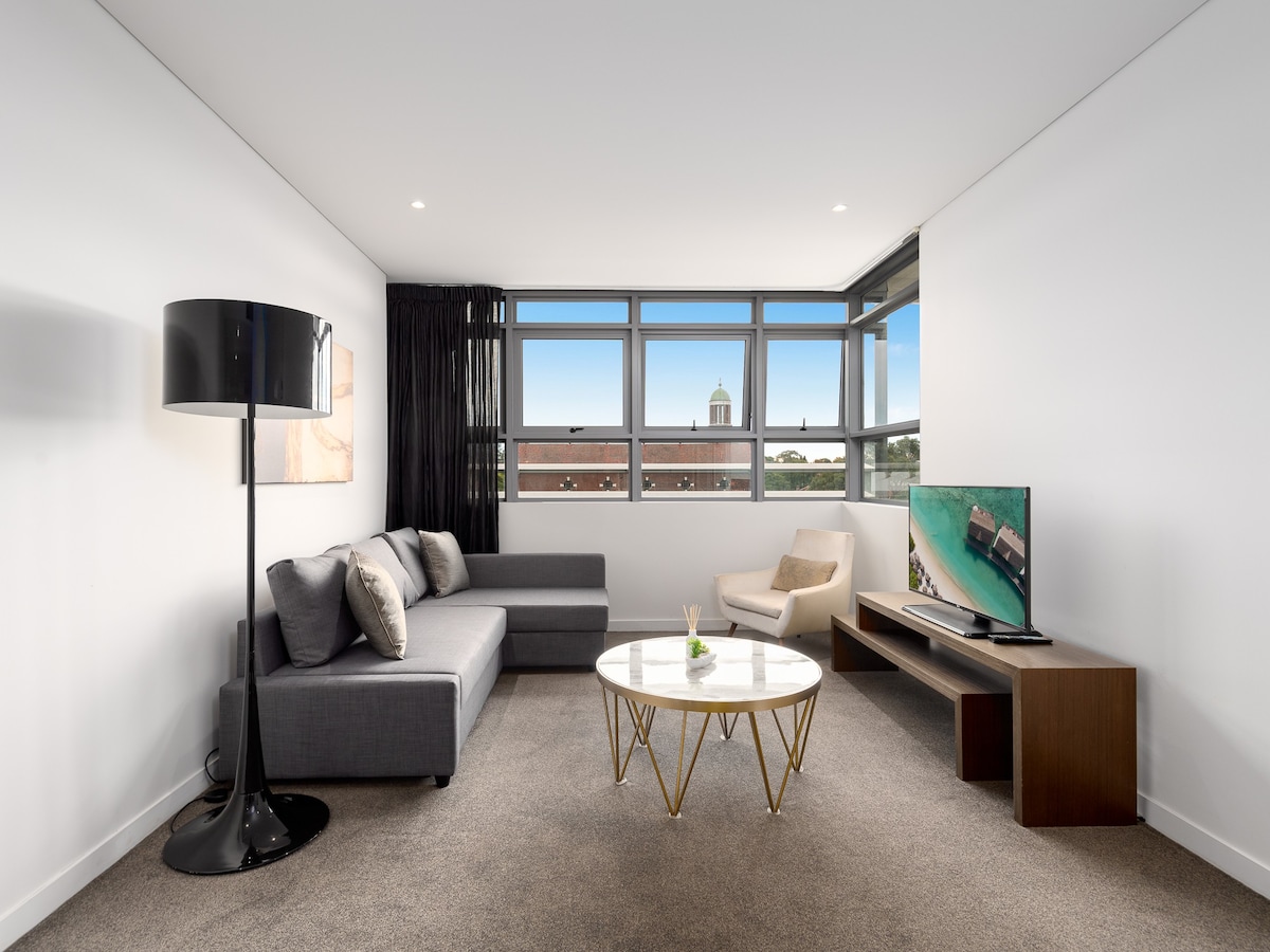 Luxurious and Modern Apt with Parking in Chatswood