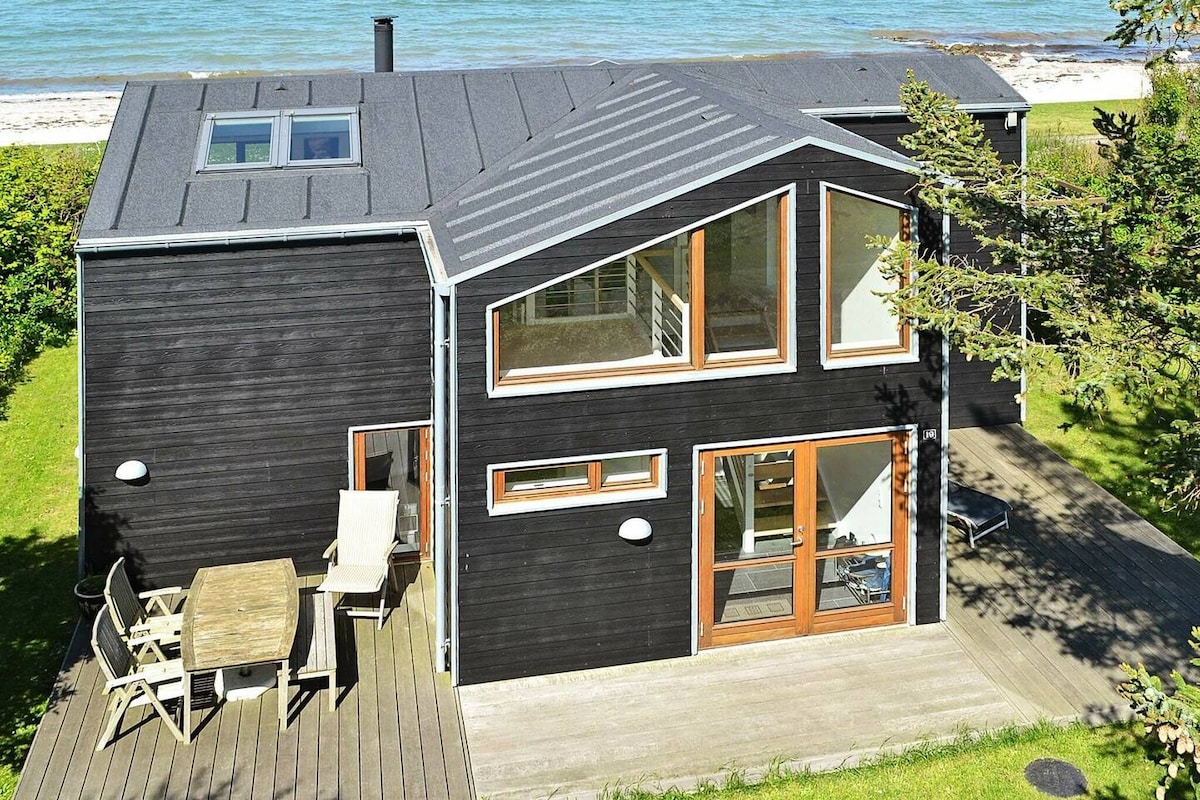 Beachfront Summerhouse, 30 min drive from Odense C