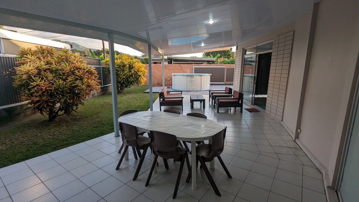 Ka'lei House, a sweet house with a swimming pool