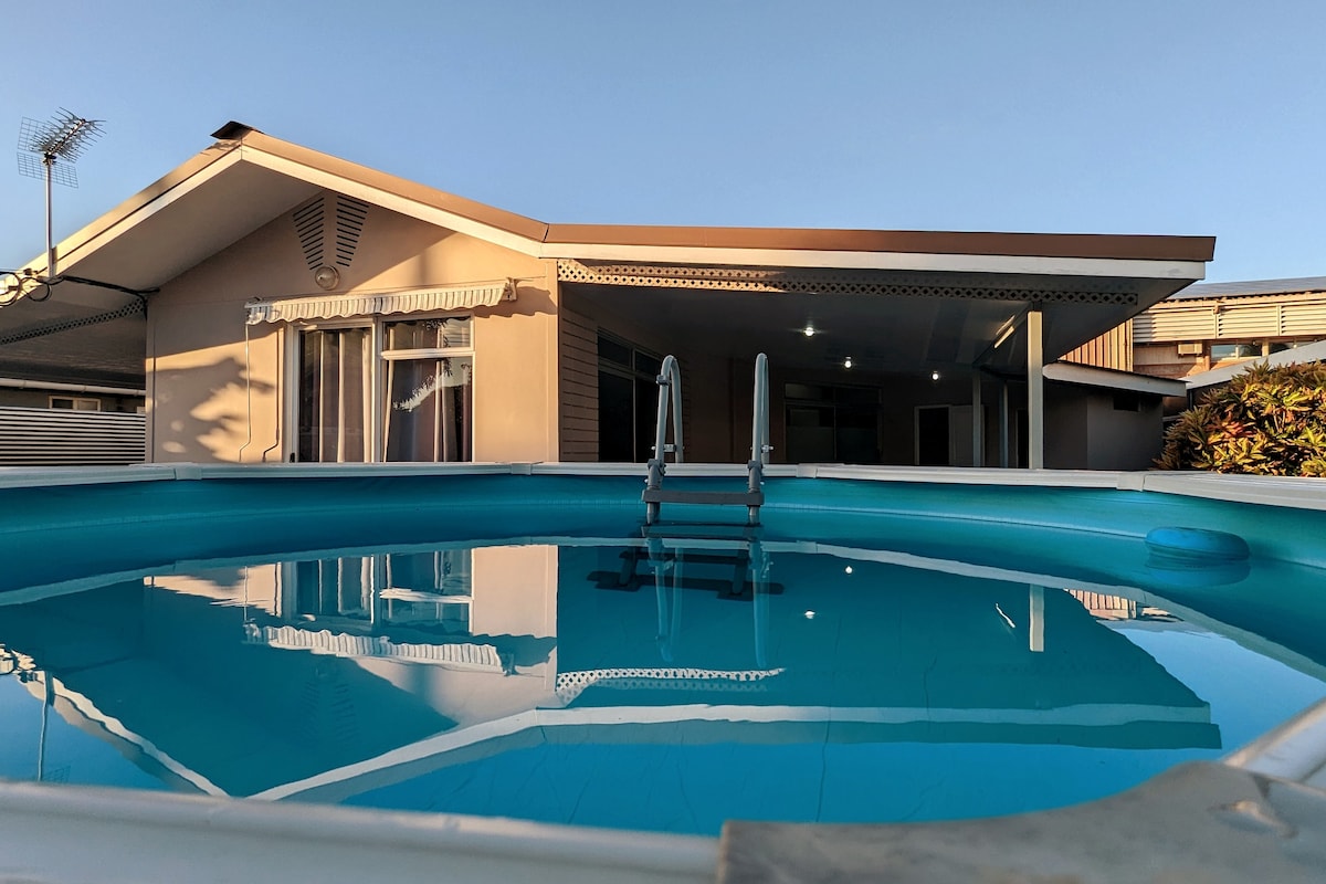 Ka'lei House, a sweet house with a swimming pool