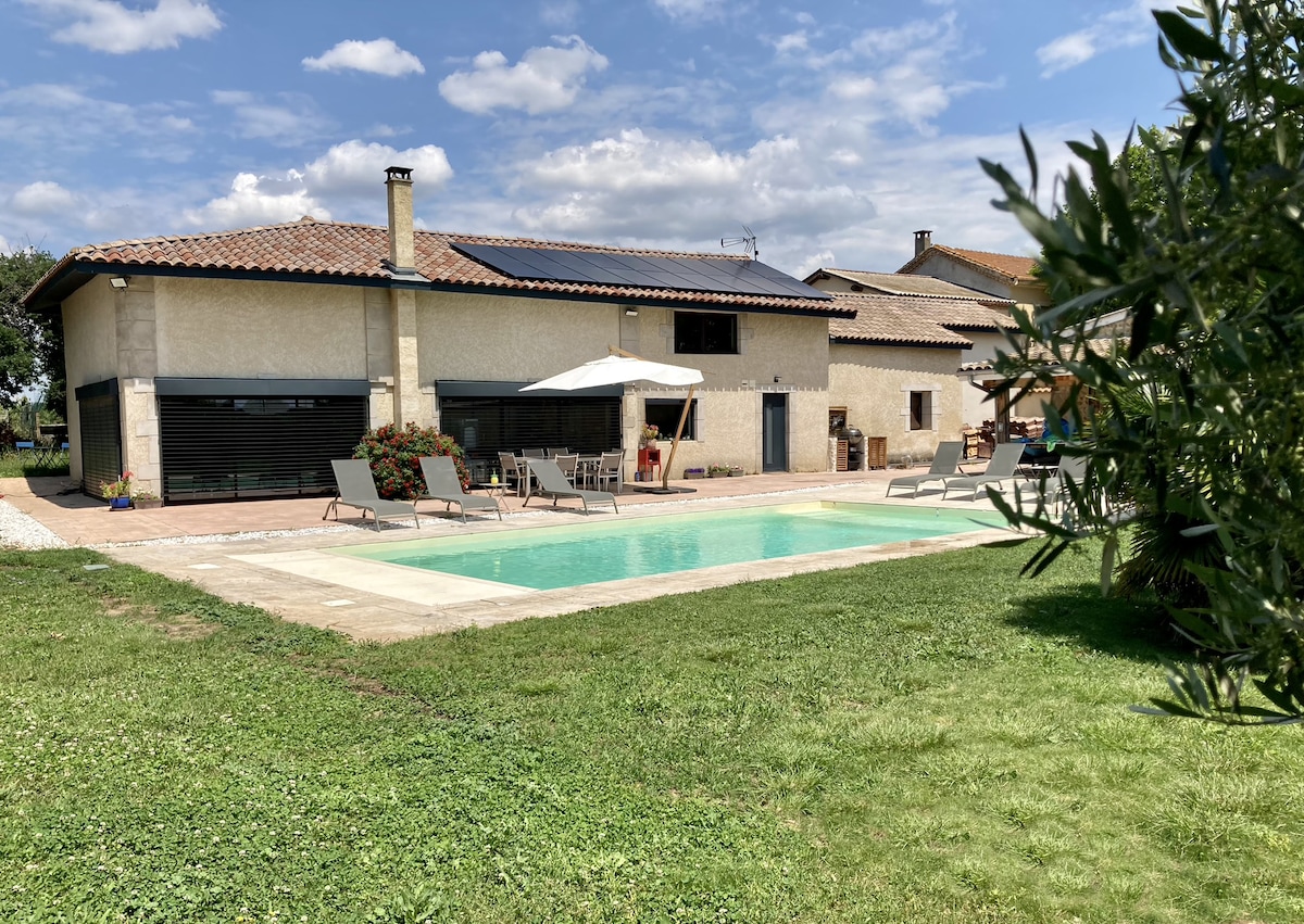 Grande ferme rénovée avec piscine