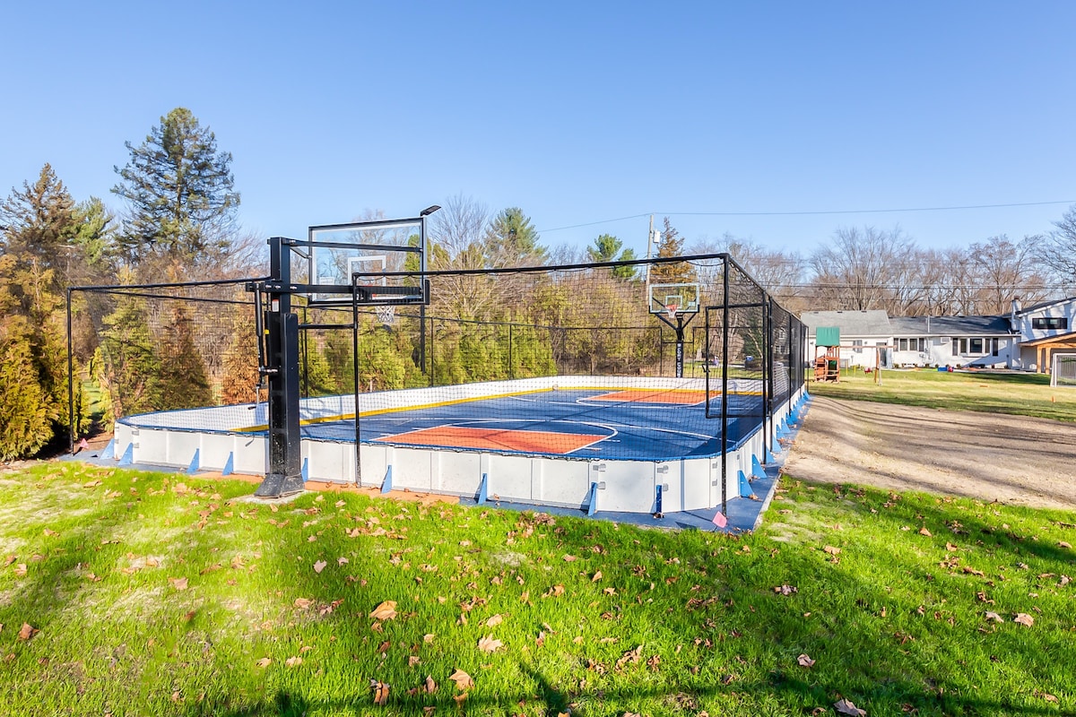 5 bedroom basketball court/hot tub/sauna