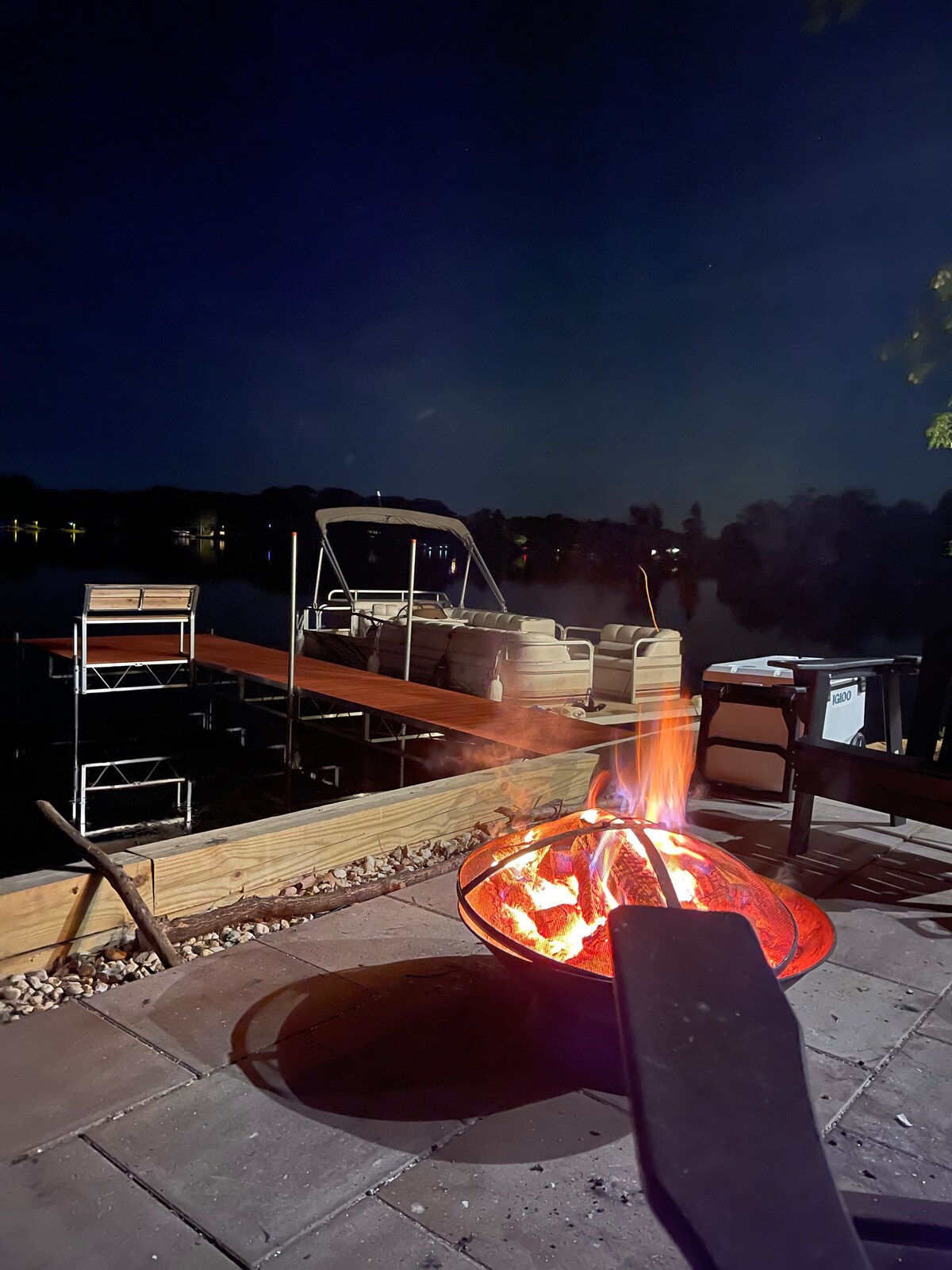 Wow! Beautiful Lake Cottage Pontoon Boat&Fire Pit