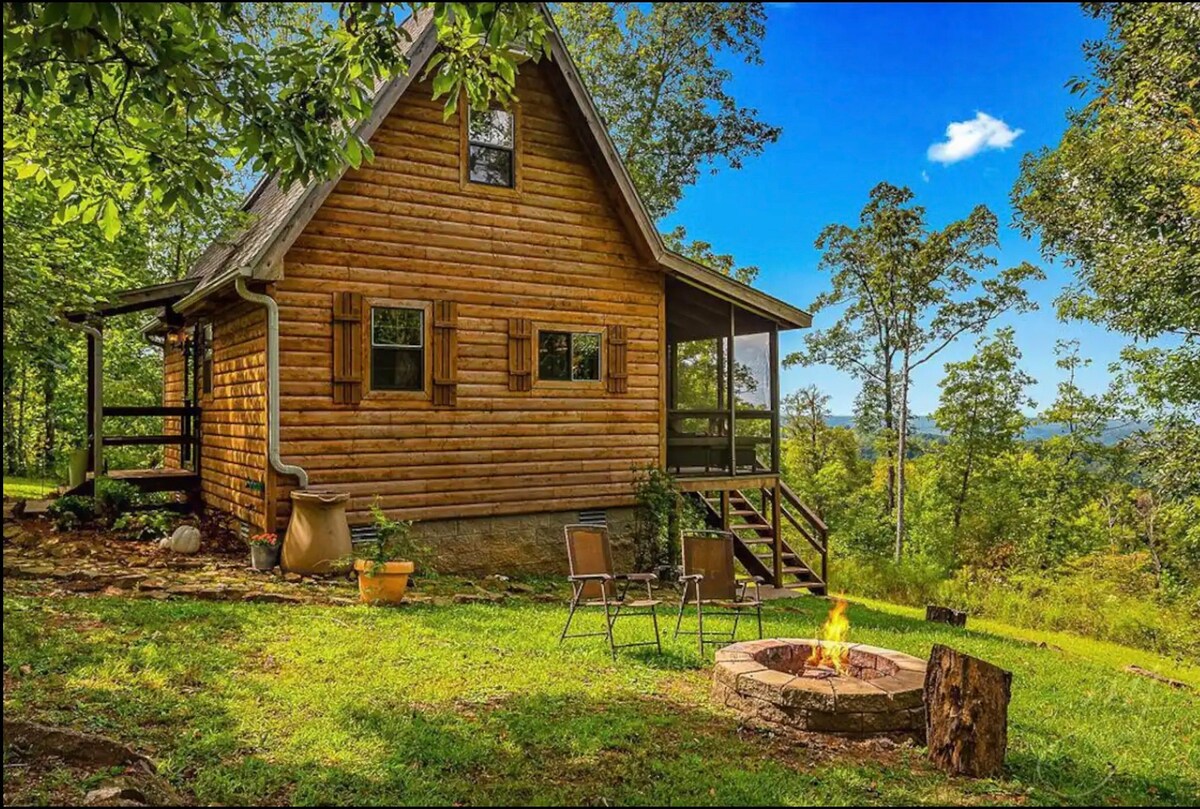 A Still Point Cabin and HOT TUB!