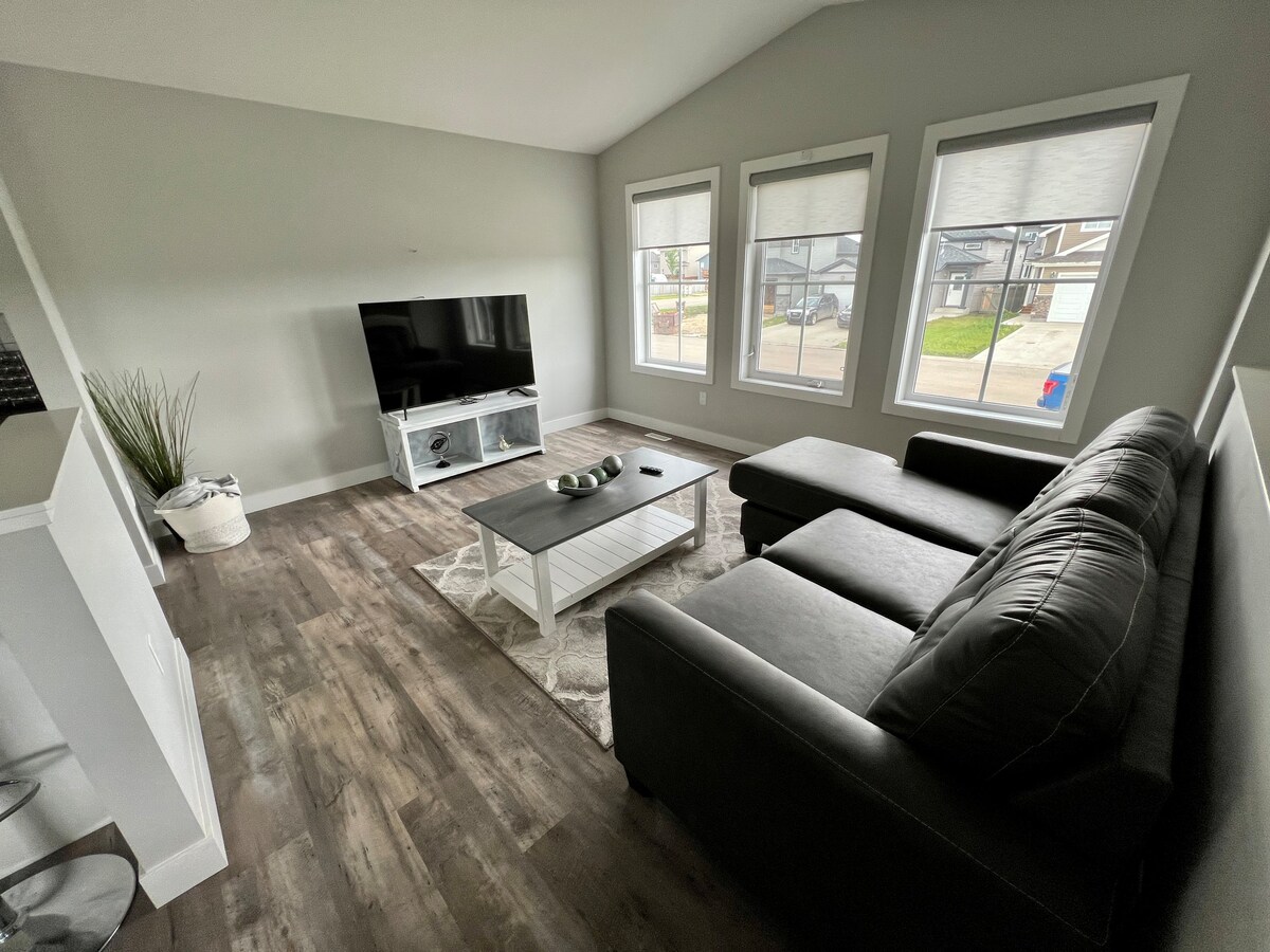 Modern 3 Bed Home - Fast wifi - Long Stays Welcome
