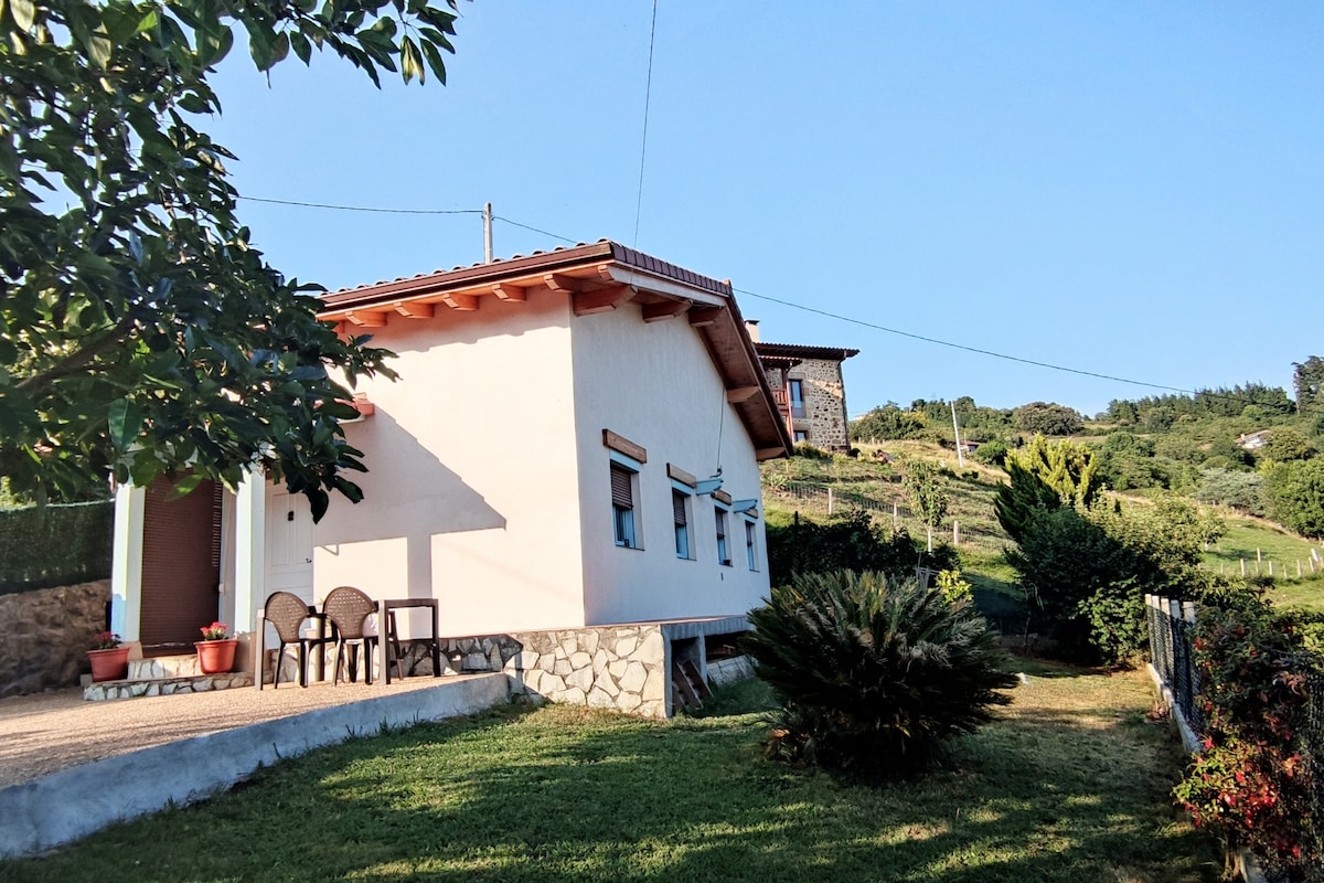 Magic tiny House with private garden anda views