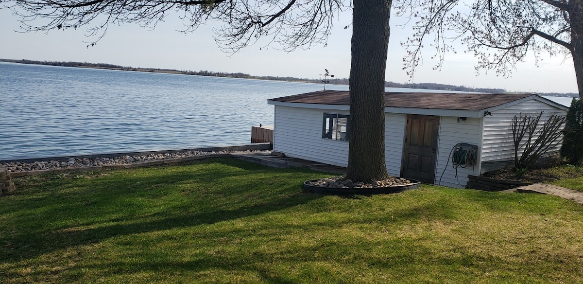 Howe Island Waterfront-Lake access, Relaxing Views