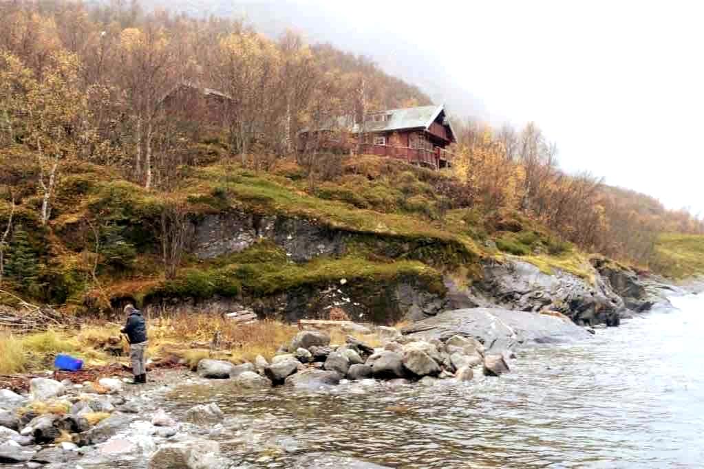 The Midnight Sun Cabin