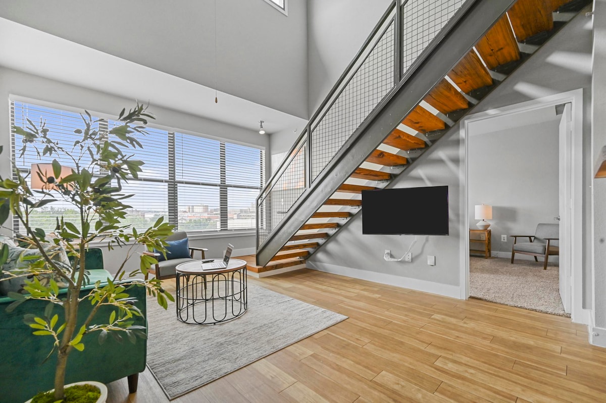 Urban 3-bedroom loft - steps to city living!
