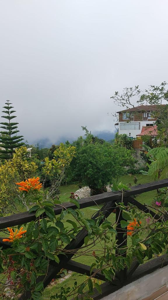 La Colonia - Mountainside stay near rivers